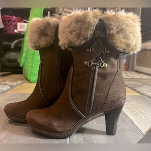 Jambu Fur Trim Heel Boots
Brown Suede Dress Boots
Sz. 8
Like New